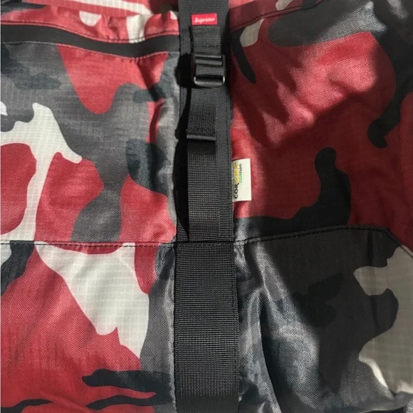 Supreme Duffle Bag Red Camo - Picture 4 of 4